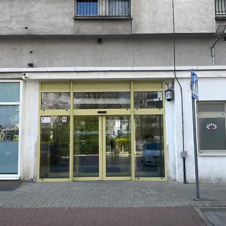 Hostel In - P13-19 - 2 *